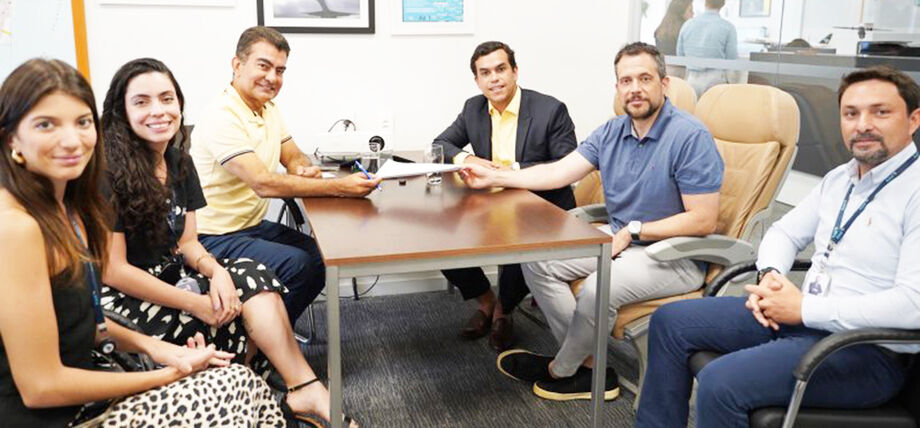 Prefeito Marçal Filho e deputado federal Beto Pereira reunidos com a diretoria da Azul para discutir a volta das operações no Aeroporto de Dourados
