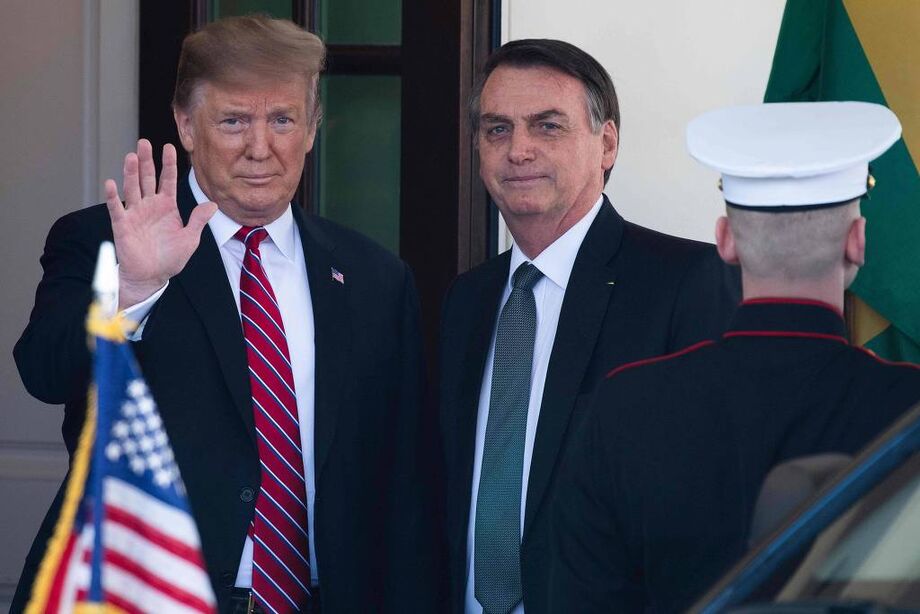 Bolsonaro é convidado para posse de Trump e oposição reúne comitiva com 37 deputados