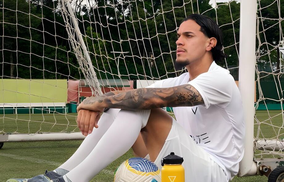 O Palmeiras definiu nesta quarta-feira a renovação de contrato do zagueiro Gustavo Gómez