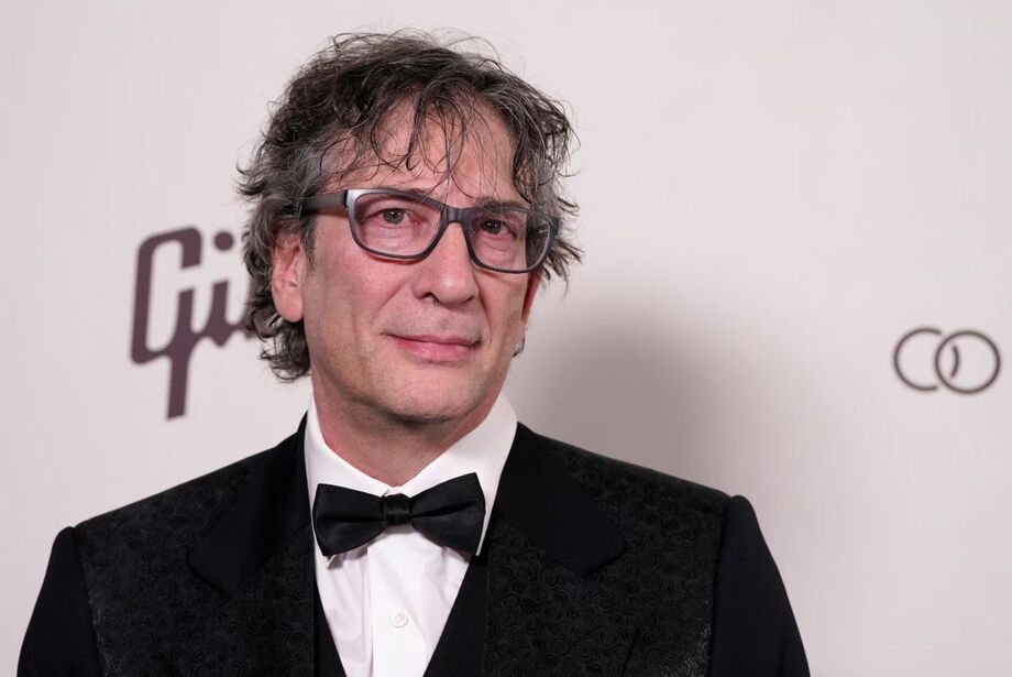 Neil Gaiman é acusado de abuso sexual por oito mulheres.
