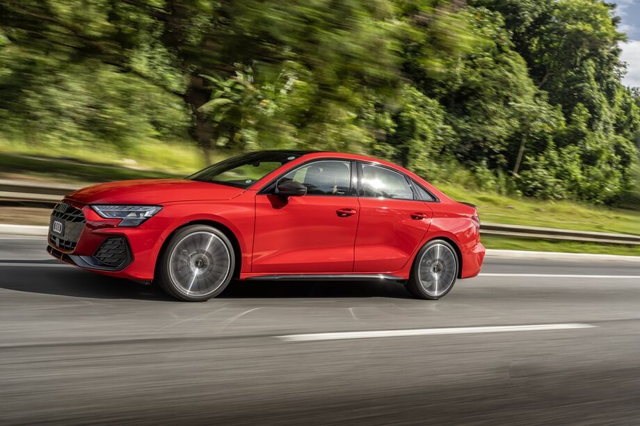Audi lança A3 Sedan 2025 no Brasil com design renovado, novos itens de série e preços a partir de R$ 289.990.