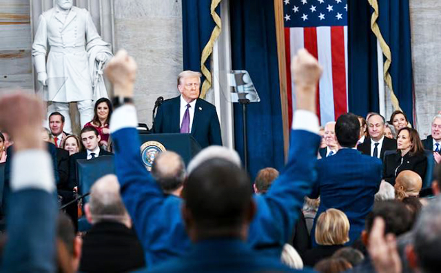 Imagem desta segunda-feira, 20, mostra Donald Trump no seu discurso inicial como 47.º presidente dos Estados Unidos