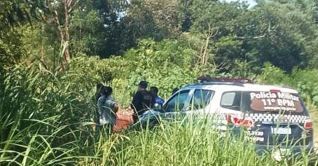Corpo em decomposição é encontrado em lixão de Bela Vista; investigação busca esclarecer as causas da morte.