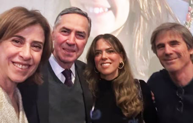 O presidente do STF Luís Roberto Barroso com Fernanda Torres, à esquerda, e Walter Salles, à direita.