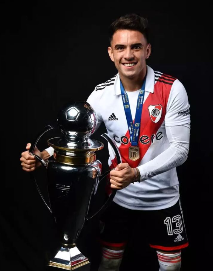 Enzo Díaz deixa River Plate para jogar no clube paulista.