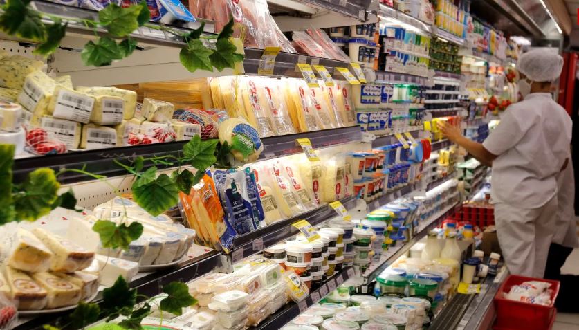 Alimentos e bebidas foram responsáveis pelo controle da inflação em julho