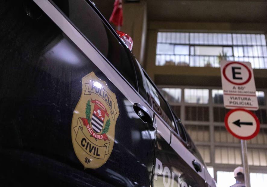 Viatura da Polícia Civel em frente ao DHPP - Departamento Estadual de Homicídios e de Proteção à Pessoa - Polícia Civil de São Paulo