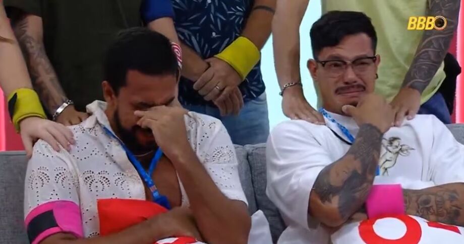 Maike e Gabriel caíram no choro ao assistirem ao vídeo no Almoço do Anjo do BBB 25