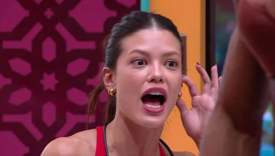 Atriz comemorou com os brothers na sala