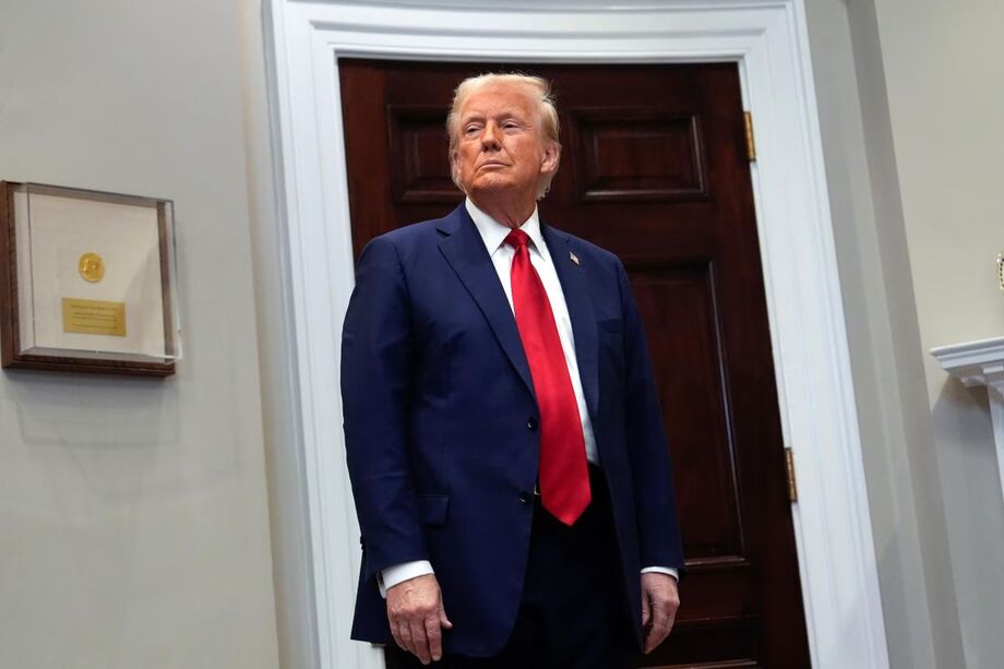 Trump impõe tarifas contra Colômbia após recusa de Petro a receber deportados