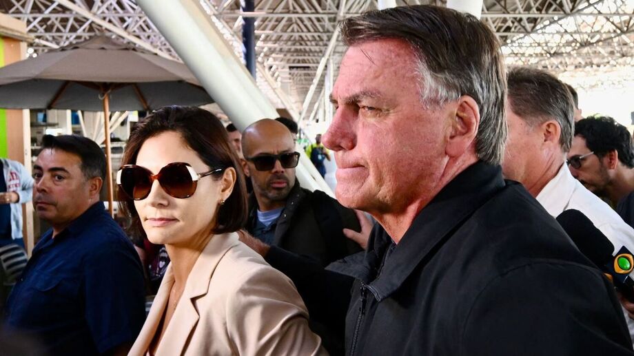 Presidente Jair Bolsonaro (PL) e a ex-primeira-dama Michelle Bolsonaro em foto de arquivo.