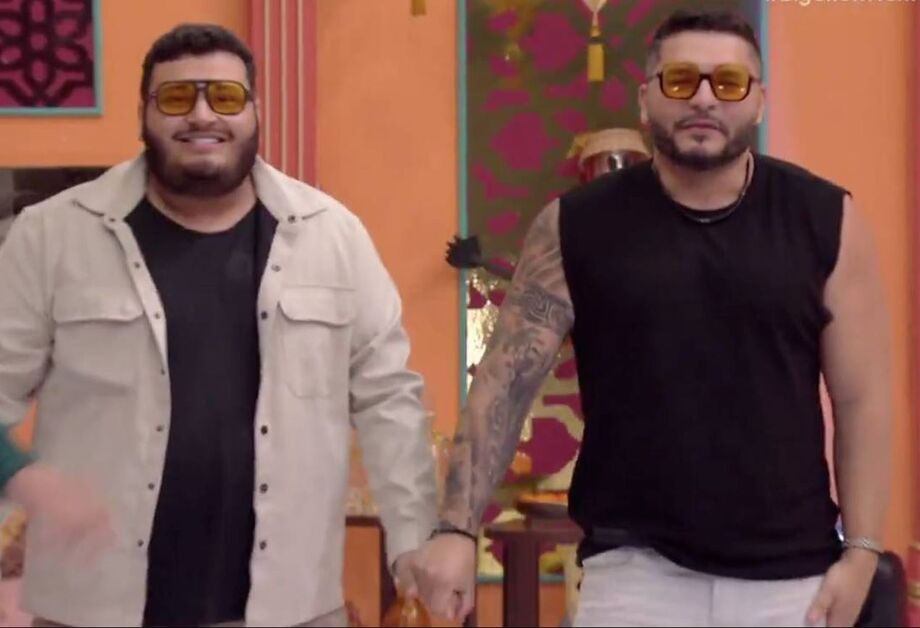 Victor Hugo (à esquerda), do BBB 20, e Marcelo (à direita), do BBB 25, se encontram no programa Big Show