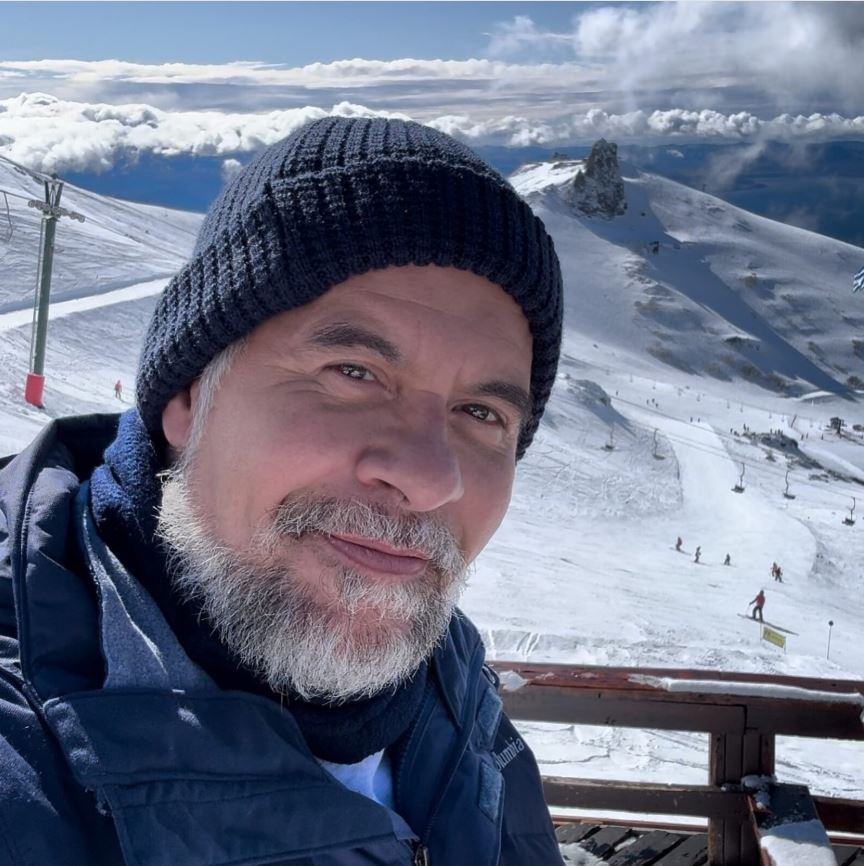 O ator e humorista Leandro Hassum relembrou a prisão de seu pai, que era membro da máfia italiana.