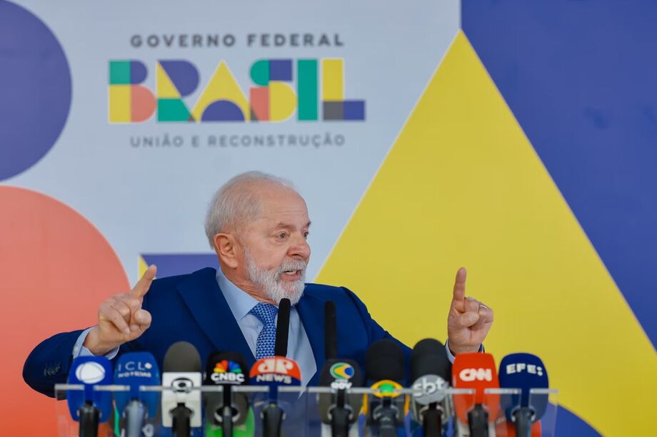 'Esse negócio de descumprir o Acordo de Paris, dizer que não vai dar dinheiro para OMS, é uma regressão à civilização humana', disse Lula, a respeito de Trump