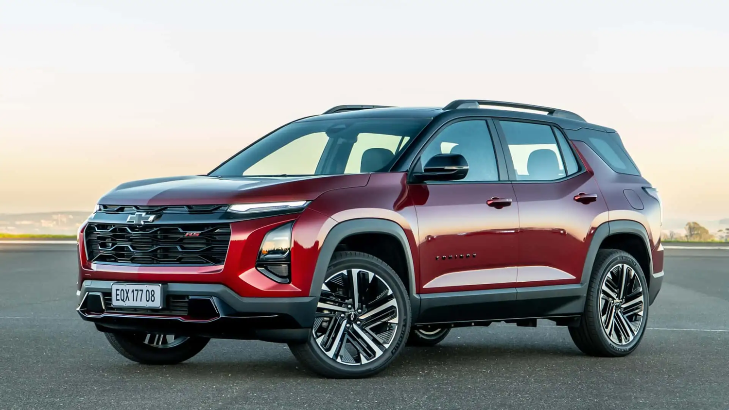 Chevrolet Equinox 2025 sofre reajuste de R$ 8.790 no Brasil, agora custando R$ 275.790. Modelo mantém motor 1.5 turbo e pacote tecnológico completo.