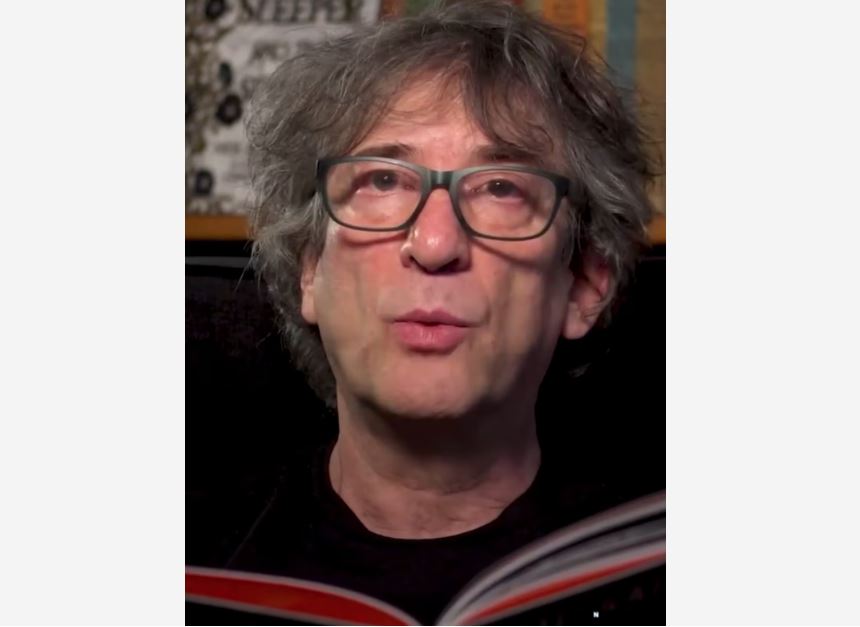 Neil Gaiman enfrenta acusações de abuso sexual.