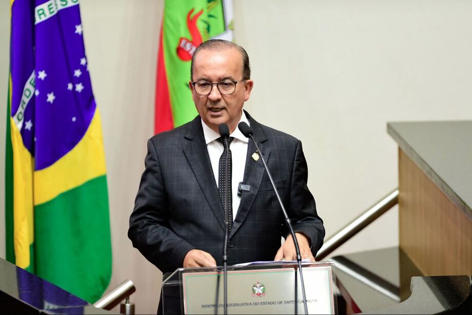 O governador de Santa Catarina, Jorginho Mello (PL)