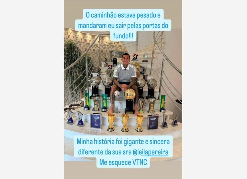Atacante Dudu publicou ofensas à presidente do Palmeiras, Leila Pereira, no Instagram.