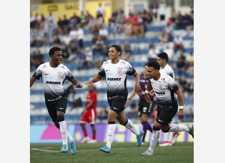 Corinthians é o maior campeão da Copinha e vai para última rodada da primeira fase em busca da liderança do Grupo 27.