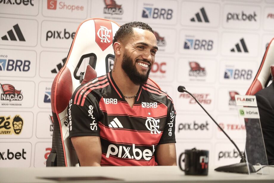 Juninho rejeita comparações, mas exibe confiança em apresentação no Flamengo: 'Sou capacitado'