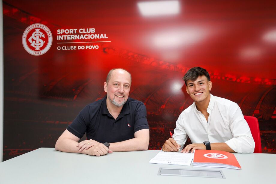 Internacional acerta compra do lateral Bernabei junto ao Celtic até 2028