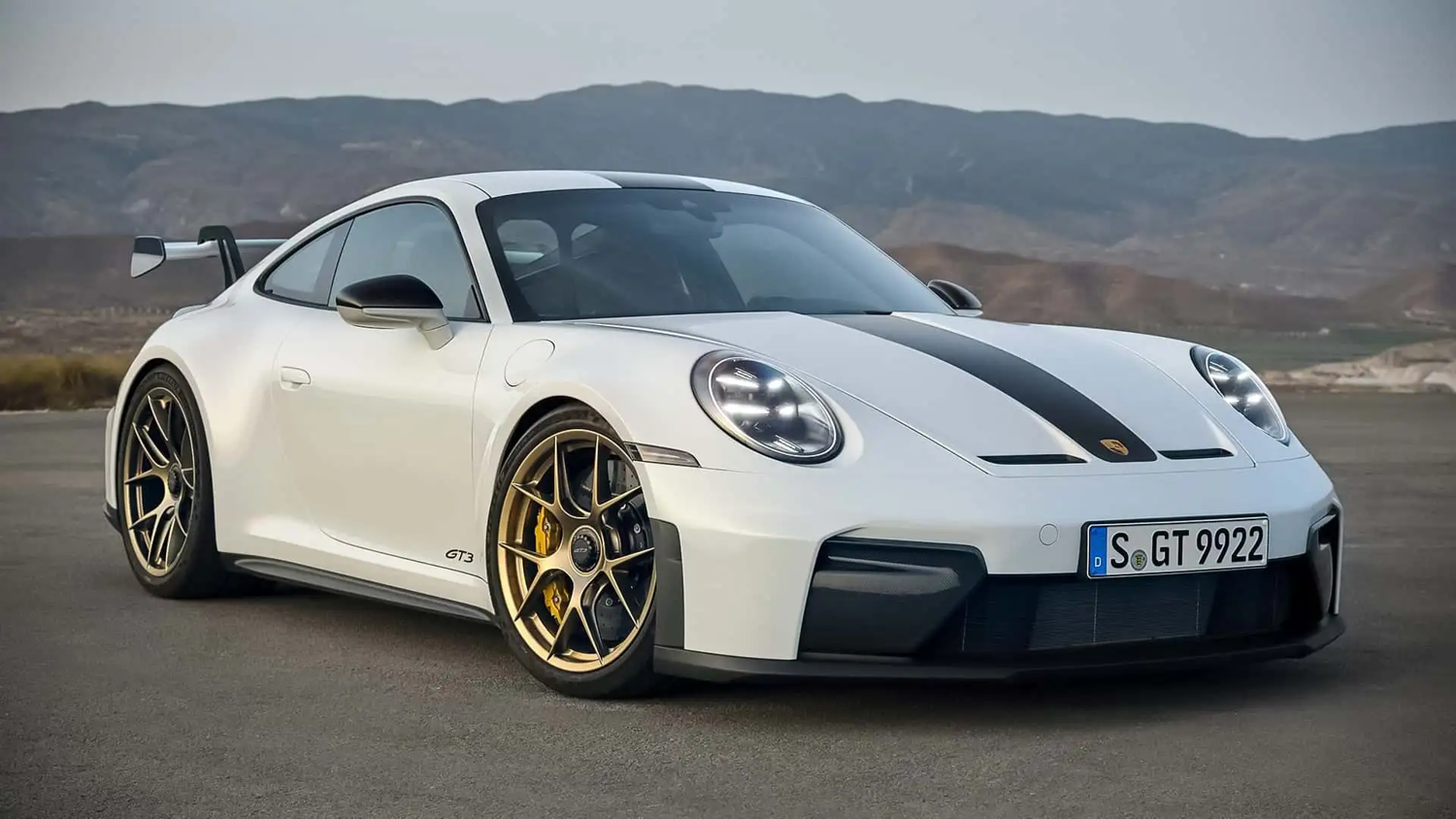 Esportivo e imponente: o novo Porsche 911 GT3 combina desempenho de pista com design elegante e tecnologia de ponta.
