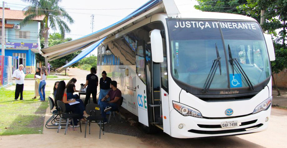 Casamentos civis gratuitos e outros serviços jurídicos são oferecidos pela Justiça Itinerante em Campo Grande. Confira a rota e aproveite.