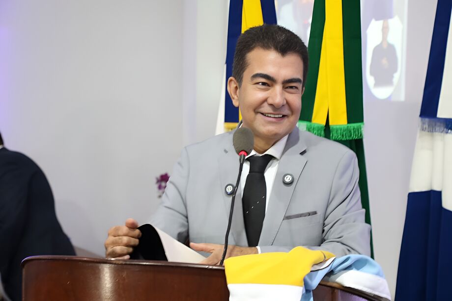 Prefeito Marçal Filho exonera 623 servidores em Dourados, promete eficiência e gestão sem promessas vazias.