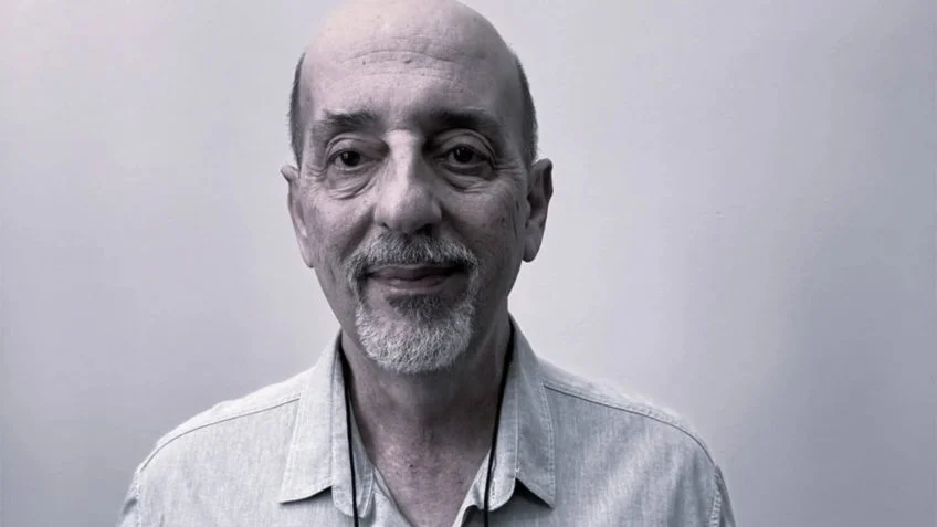 Marco Antonio D'Amico, de 67 anos, caiu no momento do desembarque no aeroporto de São José do Rio Preto (SP)
