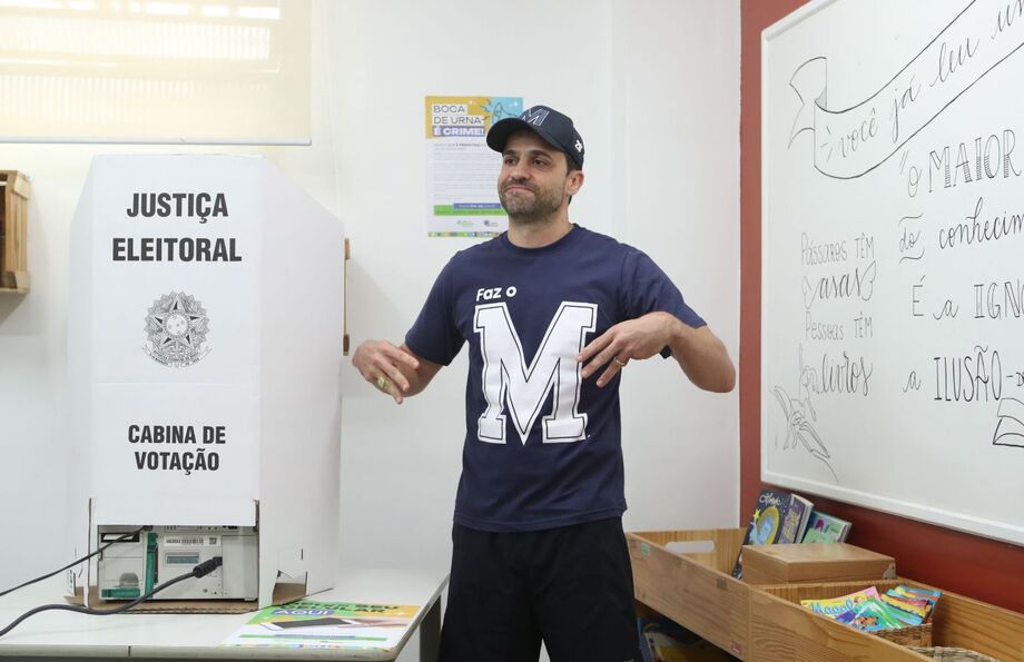 Pablo Marçal durante a votação em outubro do ano passado