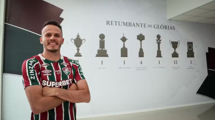 Diretoria do Fluminense anuncia a contratação do lateral-esquerdo Renê