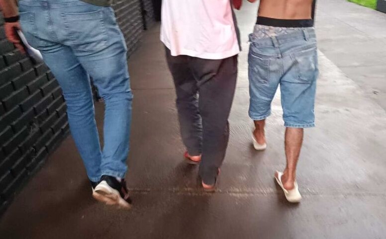 Os acusados foram encaminhados à sede do 2º Distrito Policial de Dourados, onde foram autuados em flagrante