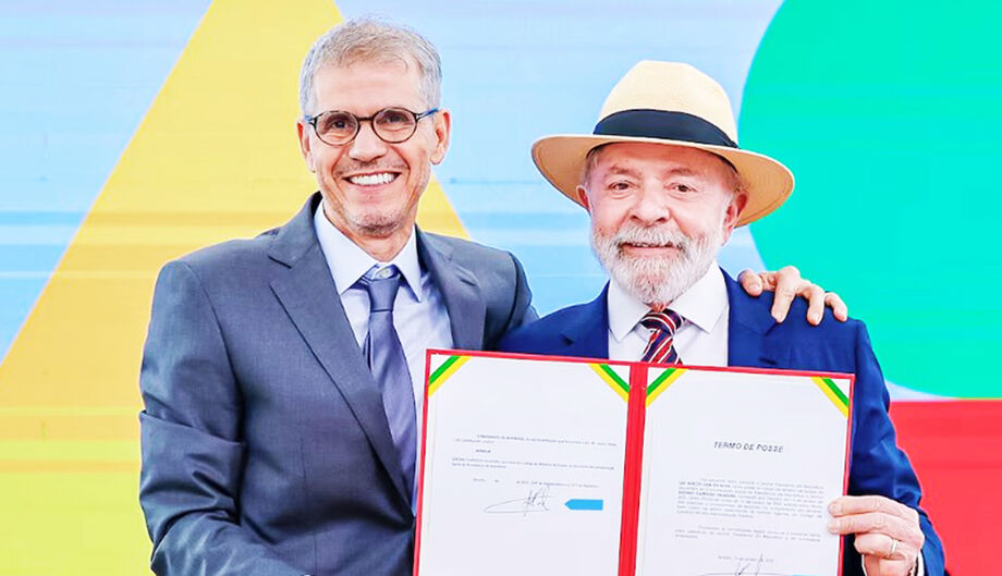 Sidônio Palmeira ao lado de Lula durante a posse na chefia da Secom