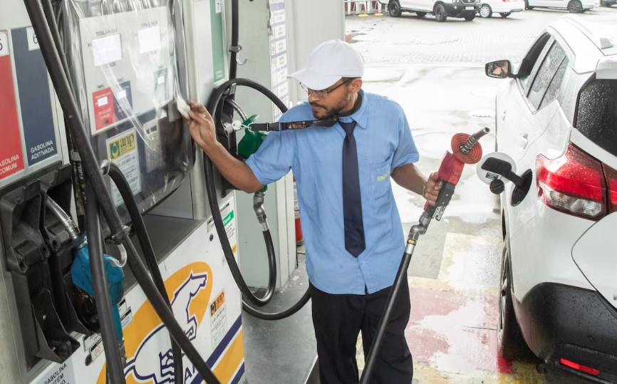 A partir de sábado, 1º, o ICMS terá um aumento de R$ 0,10 por litro de gasolina e de R$ 0,06 por litro no diesel