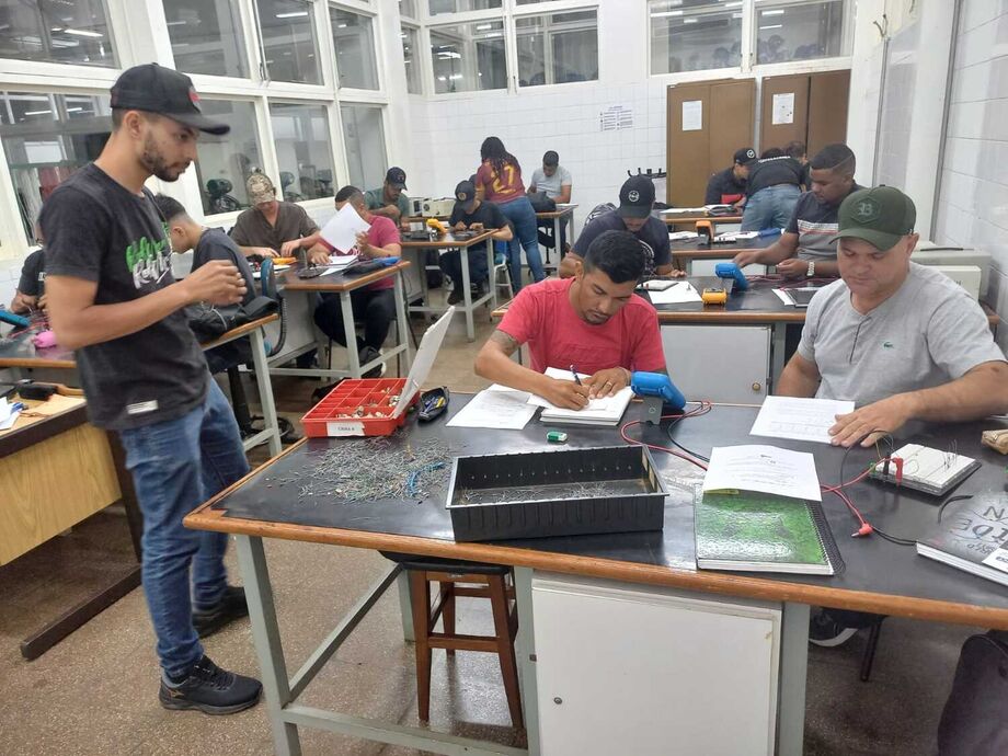 Os cinco cursos técnicos mais procurados do Senai MS em 2025 incluem segurança do trabalho, eletrotécnica e manutenção automotiva