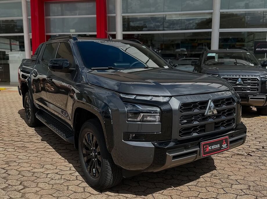 Força e sofisticação A Nova Mitsubishi Triton 2026 impressiona com seu design robusto e detalhes refinados, pronta para encarar qualquer desafio.