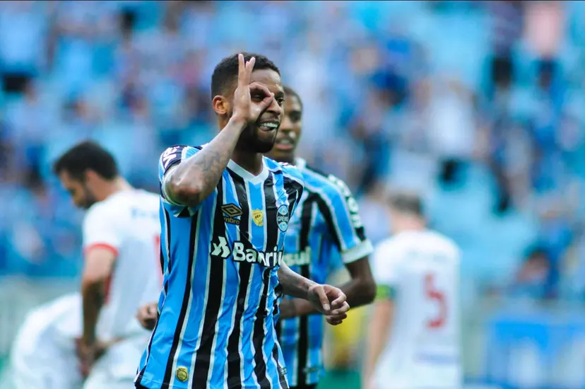 Grêmio goleia o São Luiz e encaminha vaga às semifinais do Campeonato Gaúcho