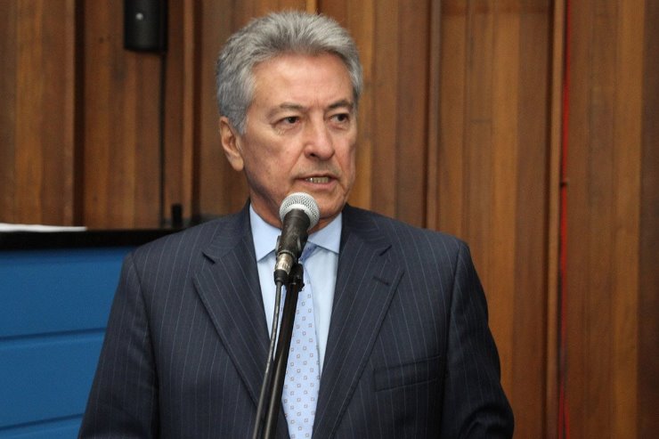 Deputado Hashioka propõe que MS priorize o uso de asfalto com borracha reciclada, reduzindo impacto ambiental e melhorando a infraestrutura.