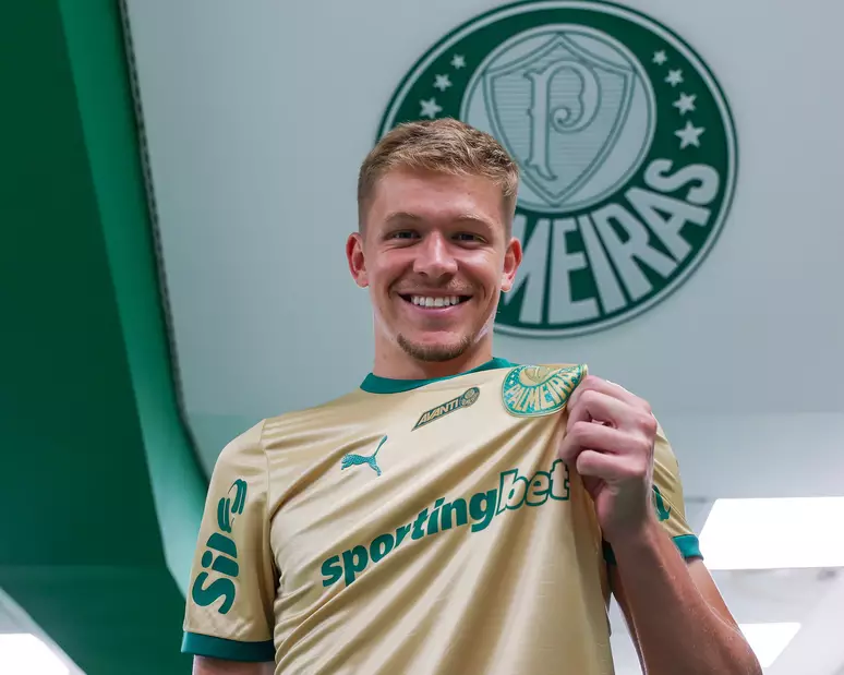 Zagueiro Bruno Fuchs participou neste sábado de seu primeiro treino com o elenco do Palmeira