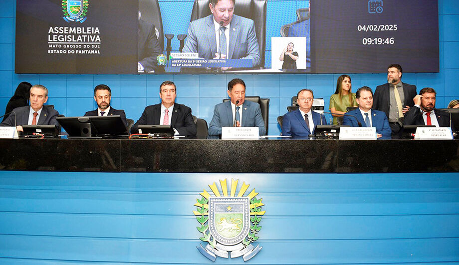 A sessão de abertura contou com a presença de representantes dos Poderes de MS: O governador Eduardo Riedel e o presidente do TJMS, desembargador Dorival Pavan