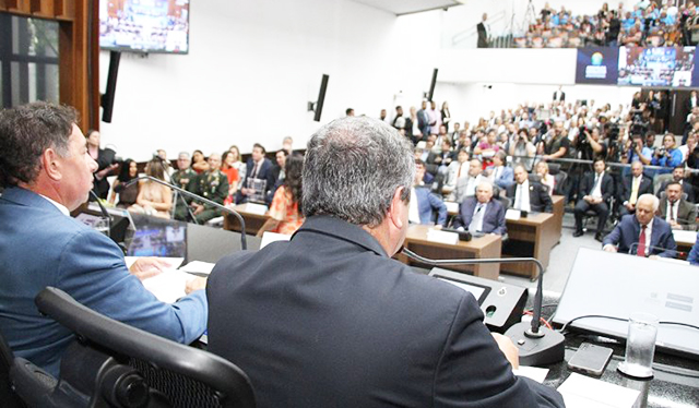 Casa de Leis com plenário lotado durante a abertura dos trabalhos da ALEMS
