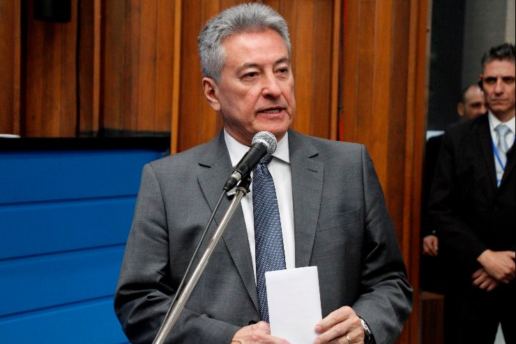 Projeto de lei de Roberto Hashioka propõe incluir pneus inservíveis na Política Estadual de Reciclagem para reduzir impactos ambientais e incentivar reutilização.