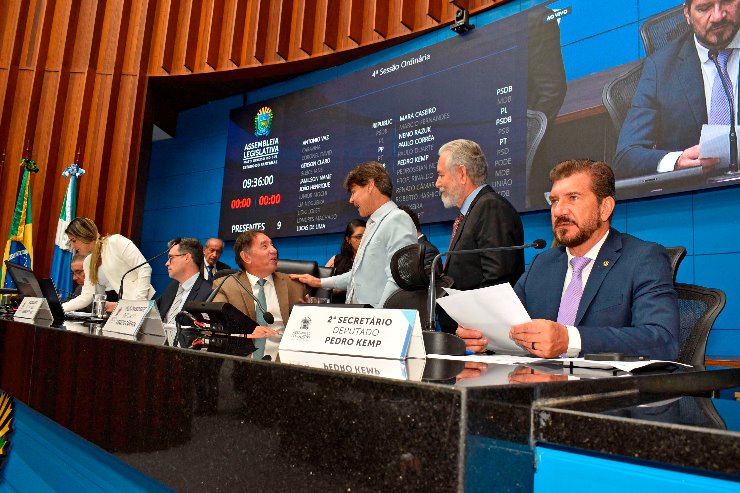 Sessões são transmitidas ao vivo pelos canais oficiais da Casa de Leis