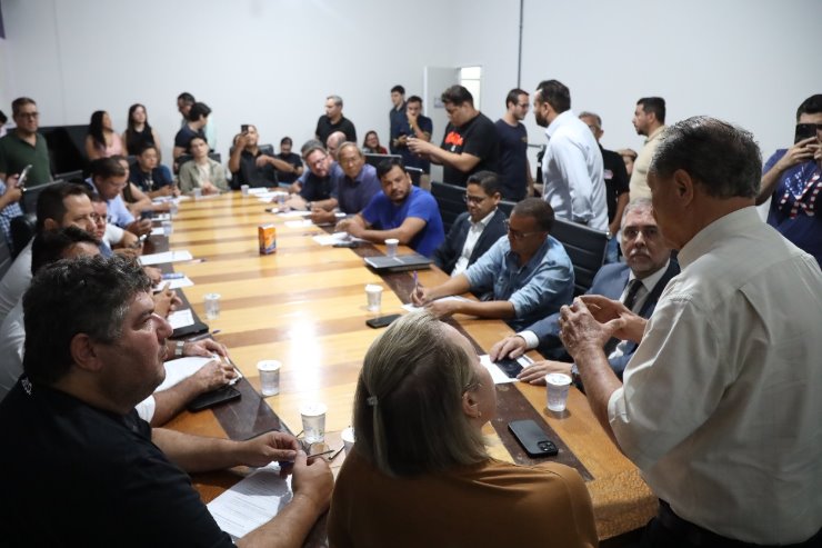 Zé Teixeira vai à Câmara Municipal discutir com vereadores investimentos para Dourados
