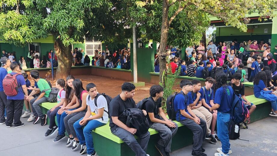 Estudantes retornam às aulas na rede estadual de ensino de Mato Grosso do Sul, agora com mais escolas em Tempo Integral.