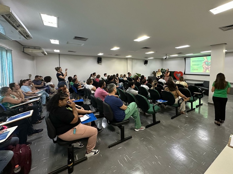 Capacitação no HU-UFGD/Ebserh reforça a importância da doação de órgãos e discute os desafios na abordagem familiar e no protocolo de transplantes.