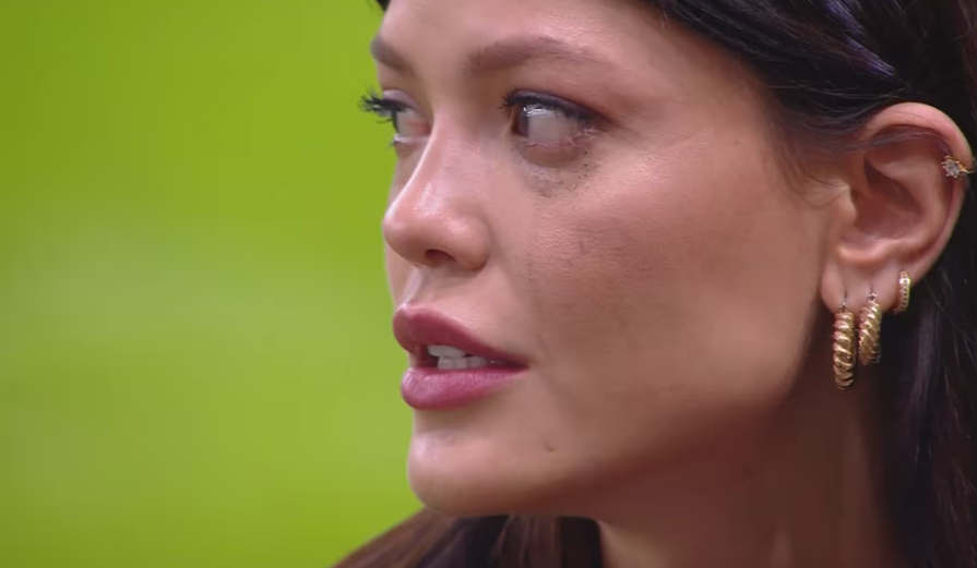 Vitória Strada tem crise de choro durante a madrugada no 'BBB 25'.
