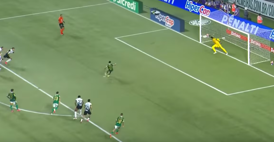 Palmeiras reclama de invasão no lance do pênalti perdido por Estêvão em clássico com o Corinthians.