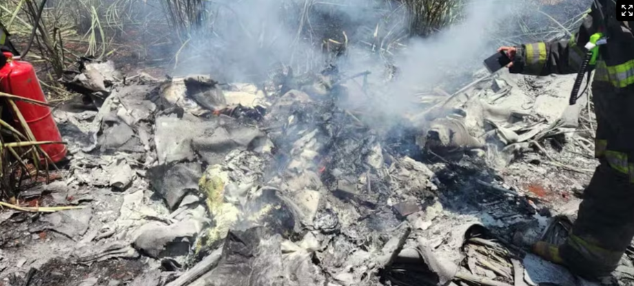 Avião de pequeno porte cai e mata duas pessoas no interior de SP