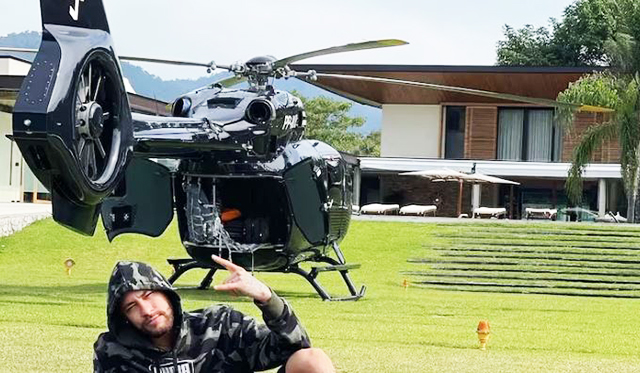 Helicóptero de Neymar foi personalizado com bancos de couro, com referências ao Batman